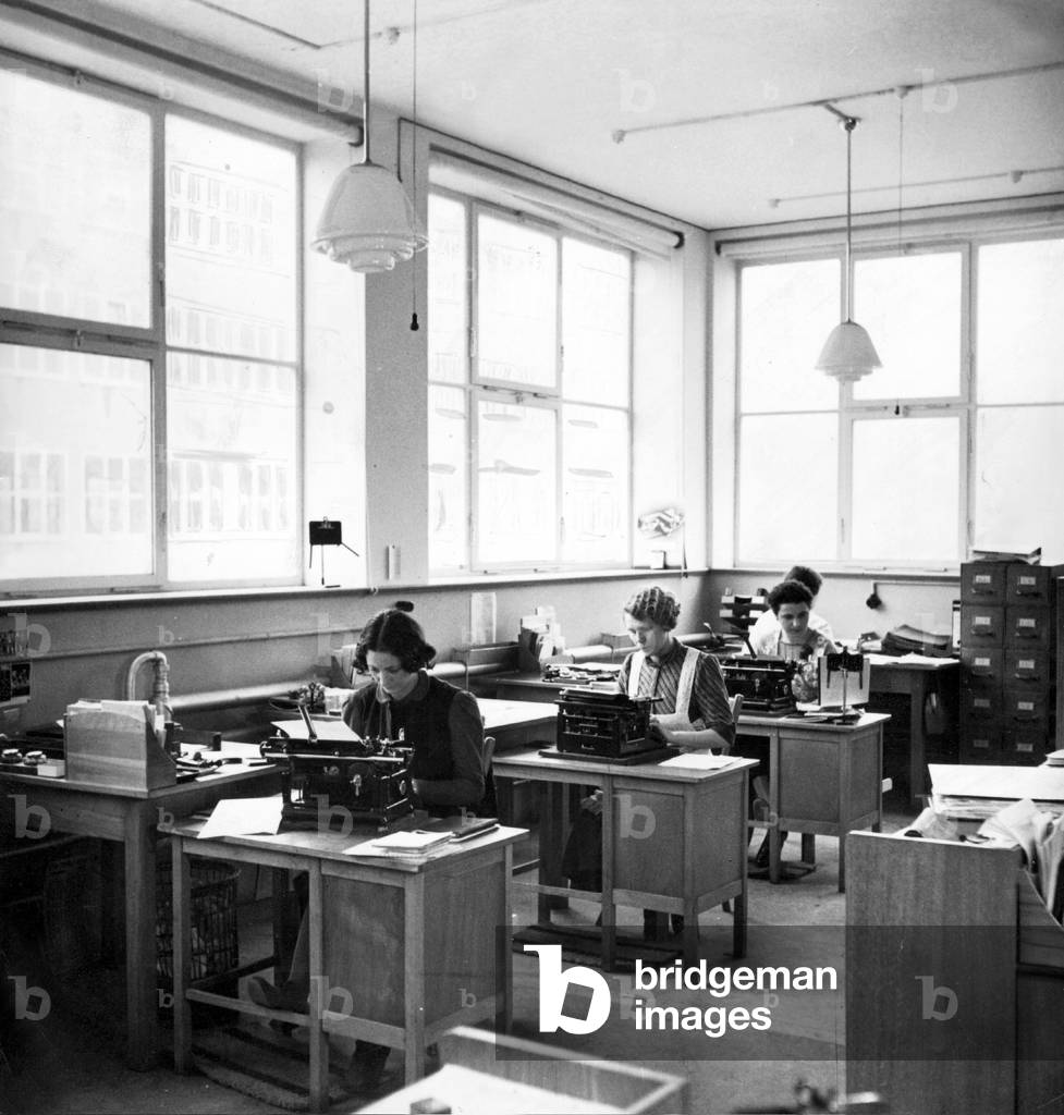 Women during office work, 1932 (b/w photo)