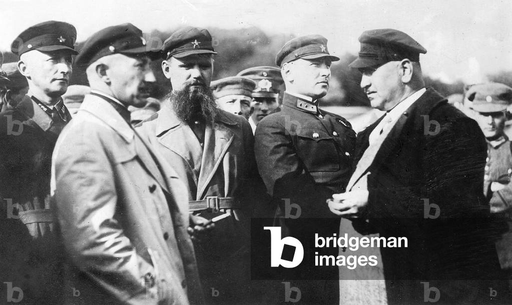 Russian generals as guests at maneuvers of the Reichswehr, 1927 (b/w photo)