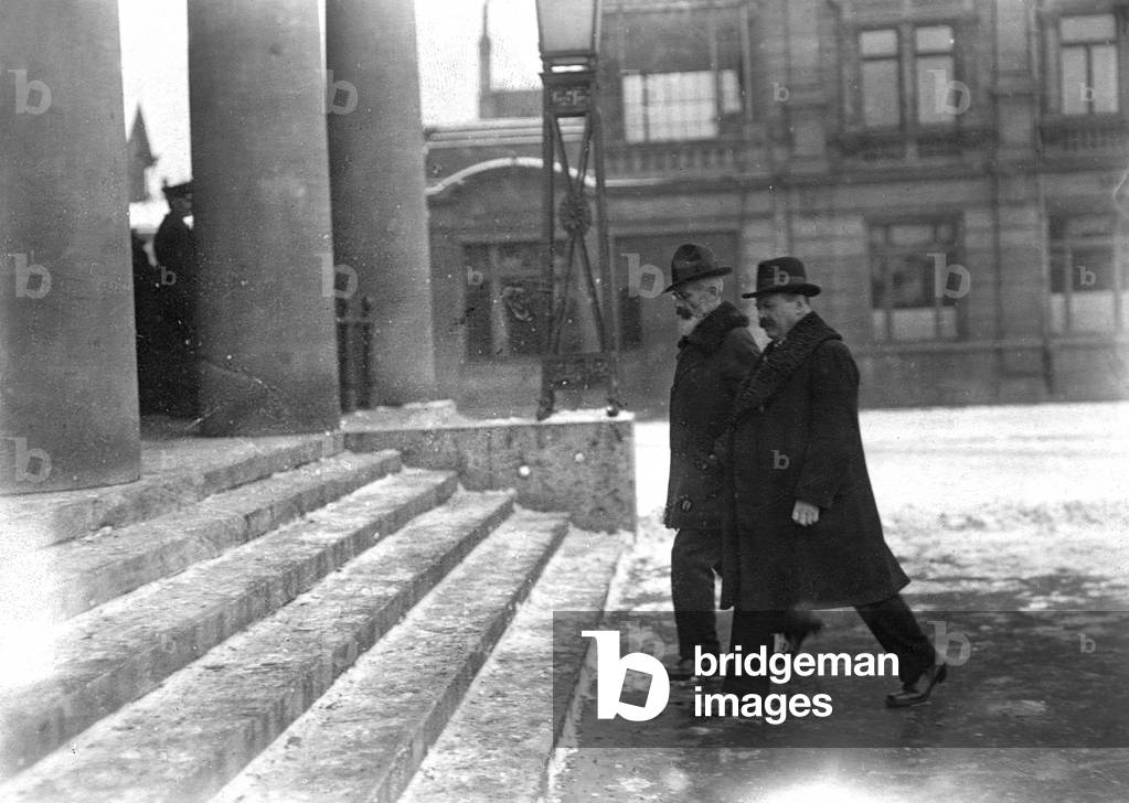 Deputies on the way to the National Assembly, 1919