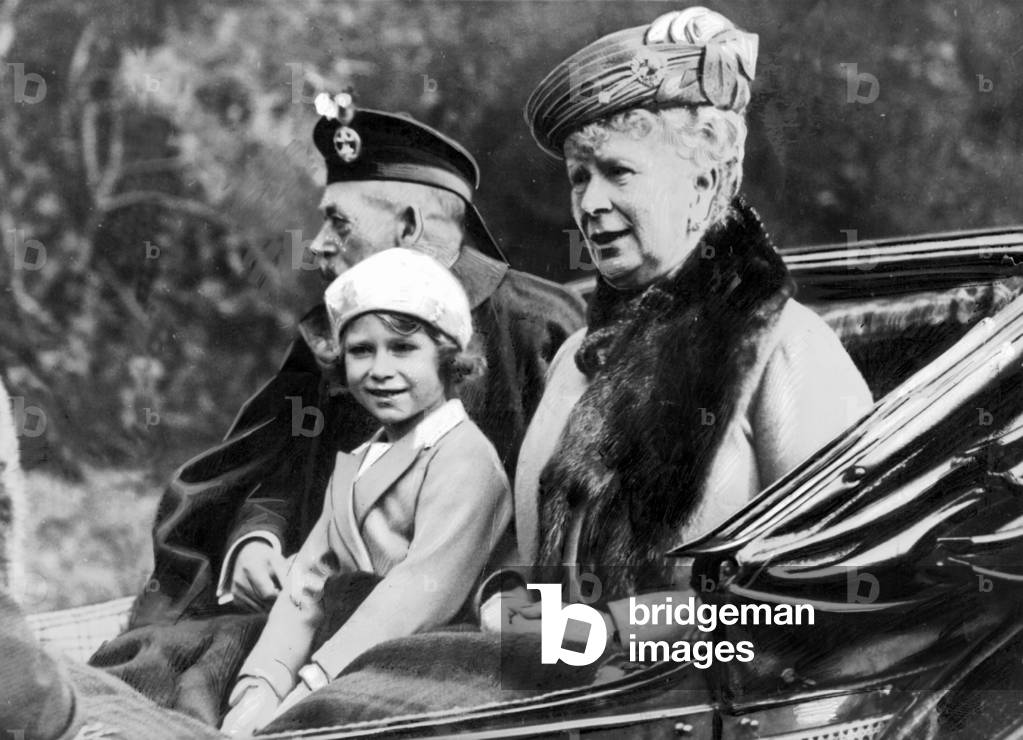 George V., Mary and Princess Elizabeth of England (b/w photo)
