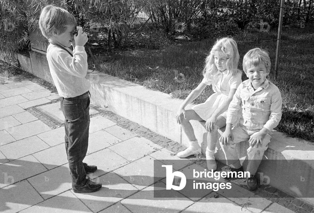Tommi Ohrner playing with his siblings, 1969 (b/w photo)