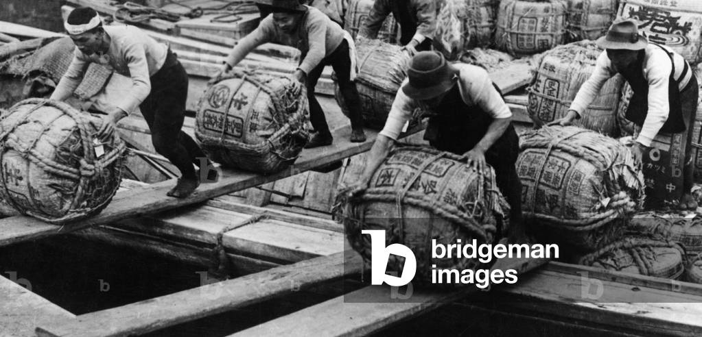 Longshoremen in Tokyo, 1930's (b/w photo)