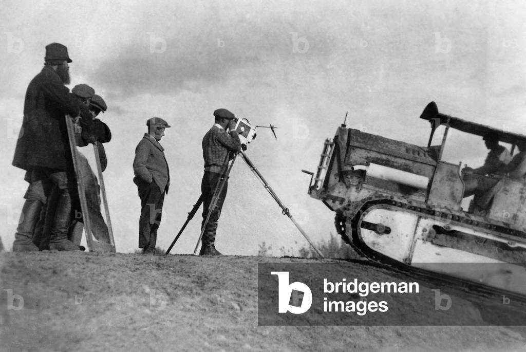 Sergei Eisenstein and cameraman Eduard Tisse during the shooting of 'Die Generallinie' (b/w photo)