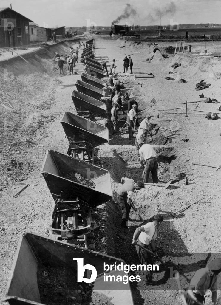 Construction of the Reich Highway, 1934 (b/w photo)