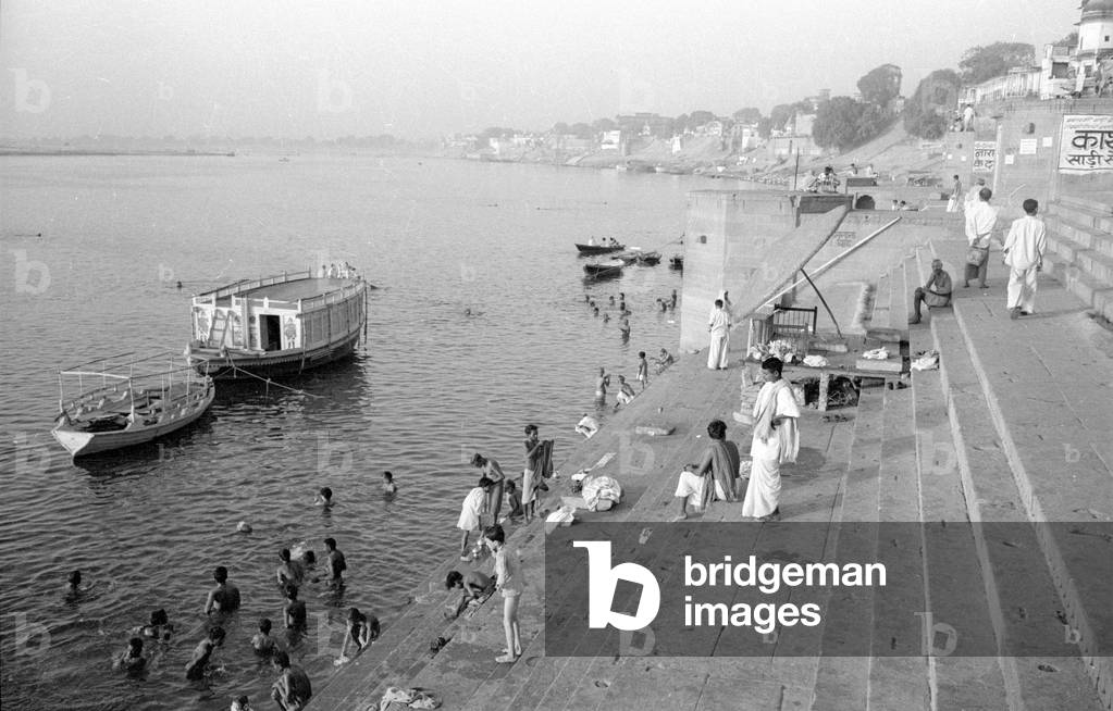 Hindu believers in Benares, 1966 (b/w photo)