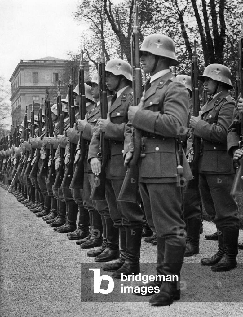 Lined up honor guards of the Luftwaffe in the 30s