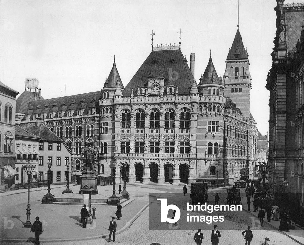 Courthouse in Bremen (b/w photo)