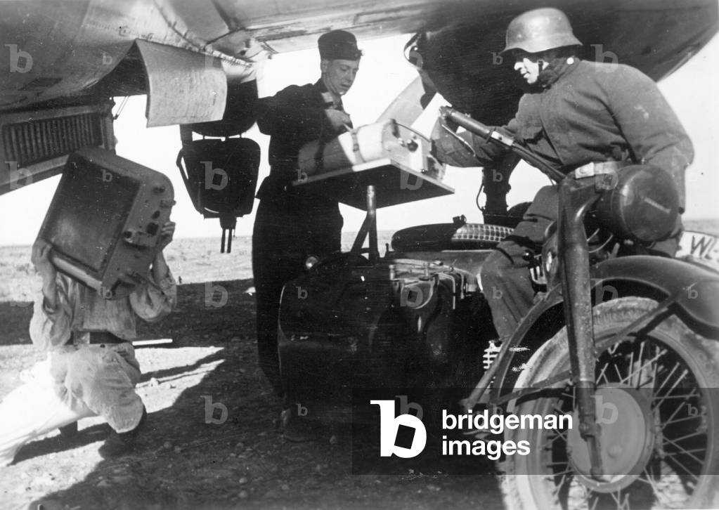 German air reconnaissance at the Eastern Front, 1943 (b/w photo)