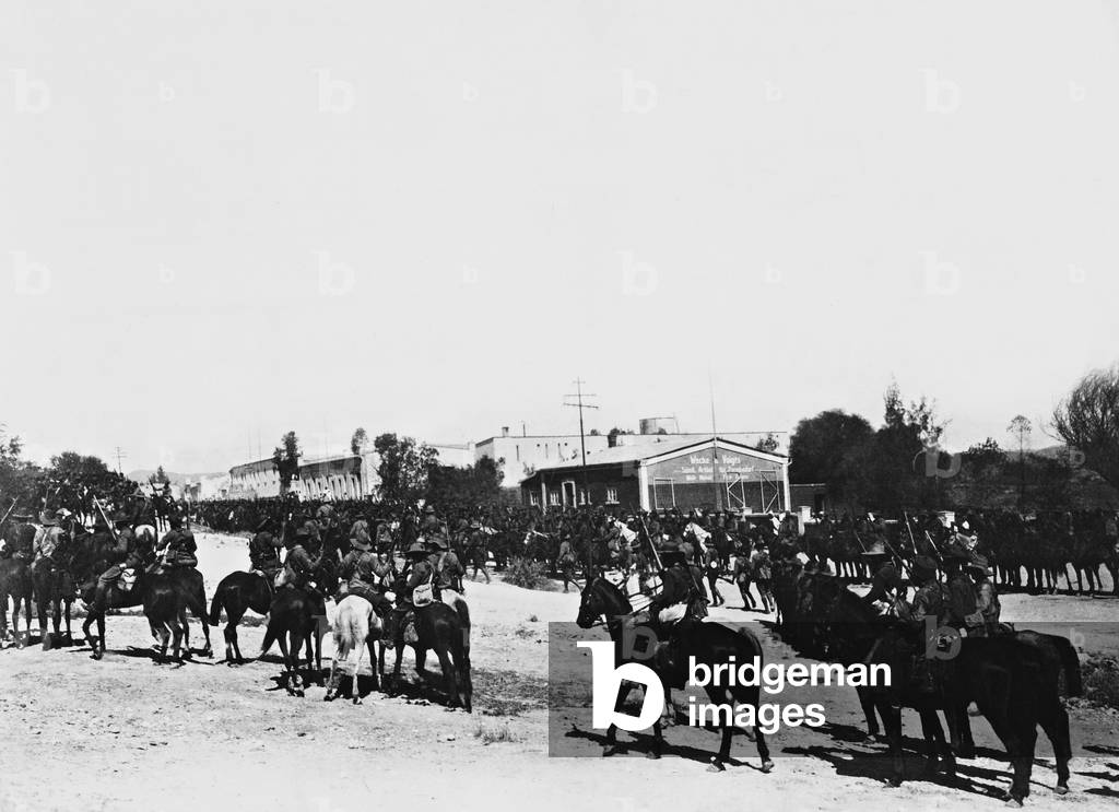 English and Boers enter Windhuk, 1915 (b/w photo)