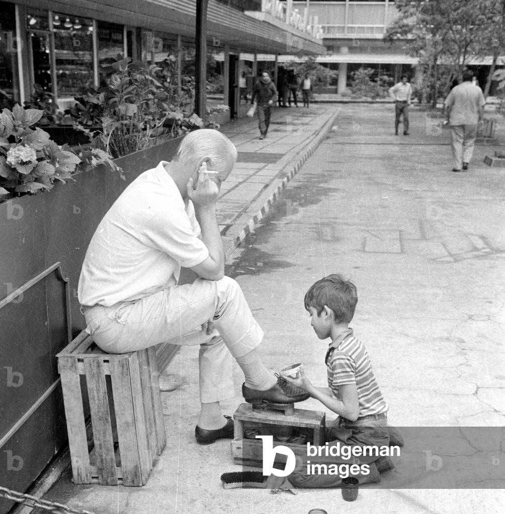 Shoe polisher in Mexico City, 1970 (b/w photo)