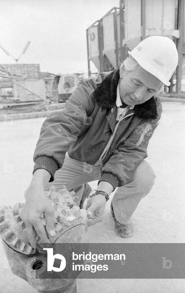 Natural gas drilling near Miesbach, 1974 (b/w photo)