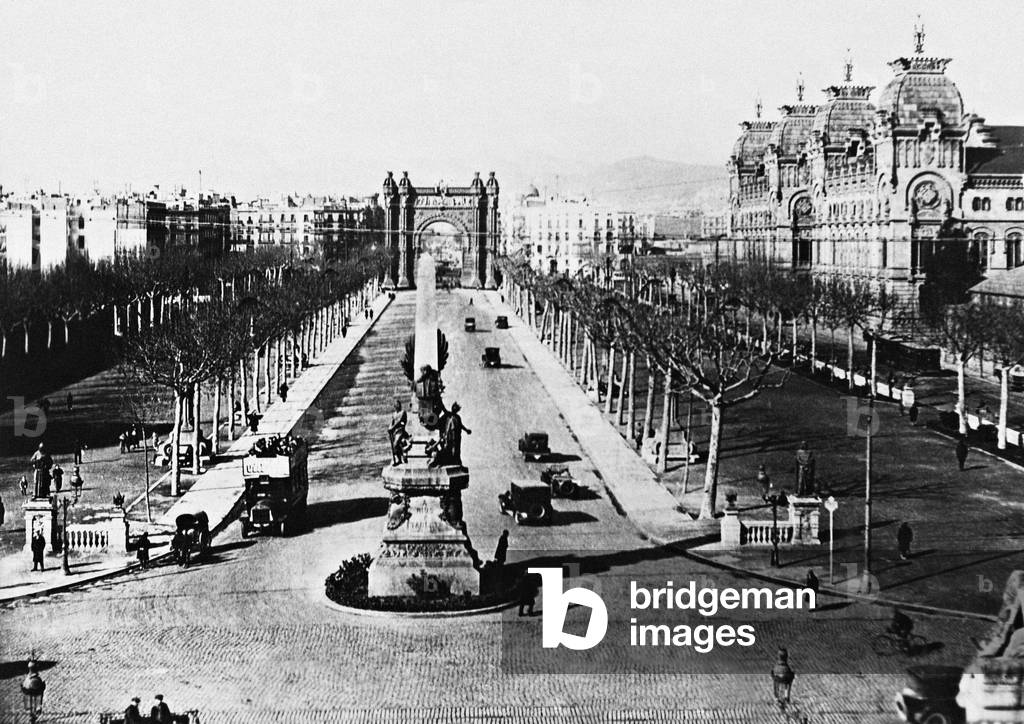 Arc de Triomphe in Barcelona, 1929 (b/w photo)