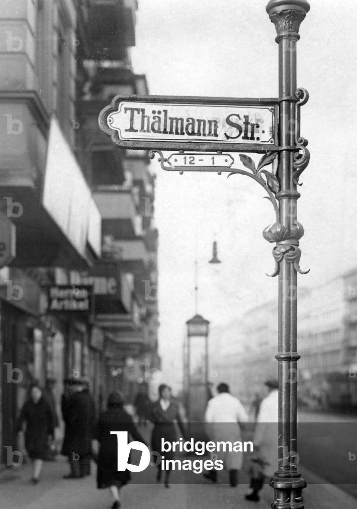 Unauthorized renaming to 'Thaelmann street' (b/w photo)