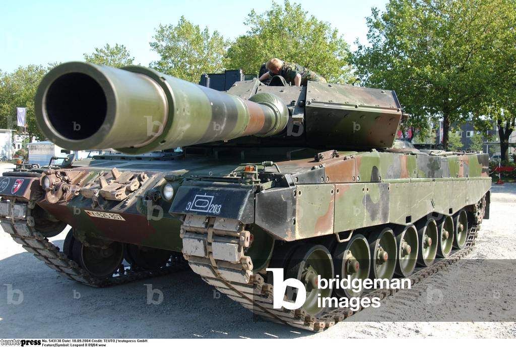 Leopard 2 tank, Gutersloh, 10th September 2004 (photo)