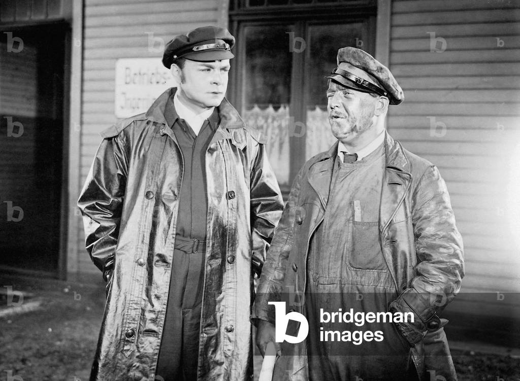 Paul Hartmann und Hermann Speelmans in 'F.P.1 doesn't answer', 1932 (b/w photo)