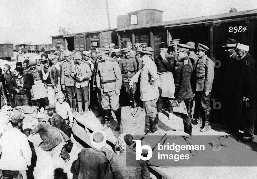 German officials, 1917 (b/w photo)