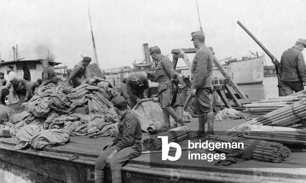Austro-Hungarian troops in Ukraine, 1918 (b/w photo)
