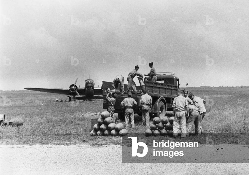 Italian airfield on the front in Greece, 1940 (b/w photo)