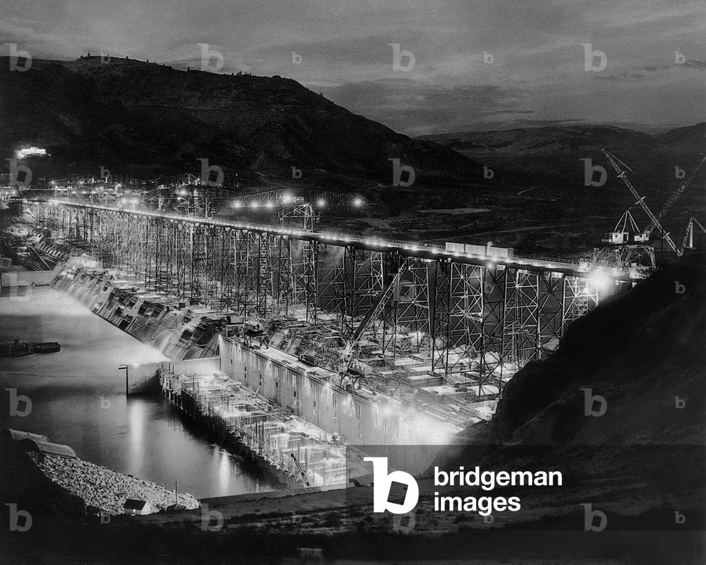 Night view of the Grand Coulee Dam, 1939 (b/w photo)
