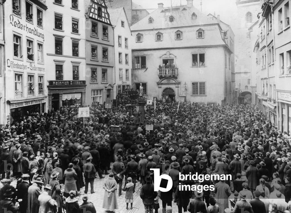Protest meeting of the winemakers in the wine town of Cochem