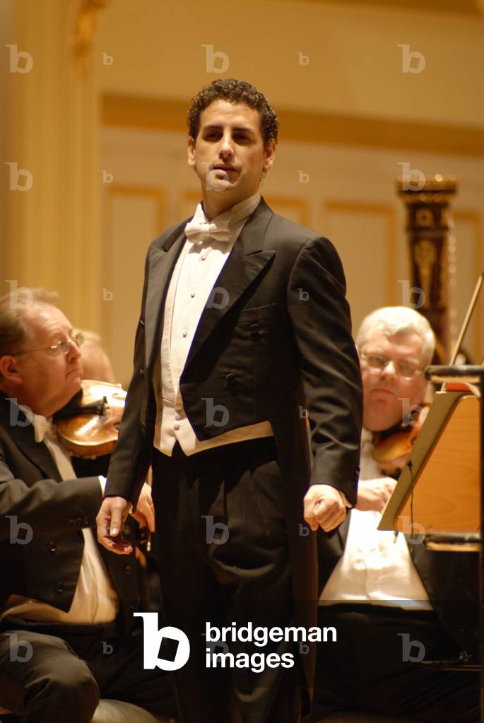 Juan Diego Florez during a concert at the Hamburg Laeiszhalle, 2006 (photo)