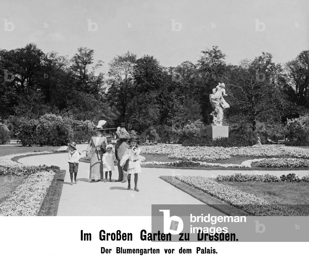 Family outing of a wealthy middle-class family in Dresden, c.1910 (b/w photo)