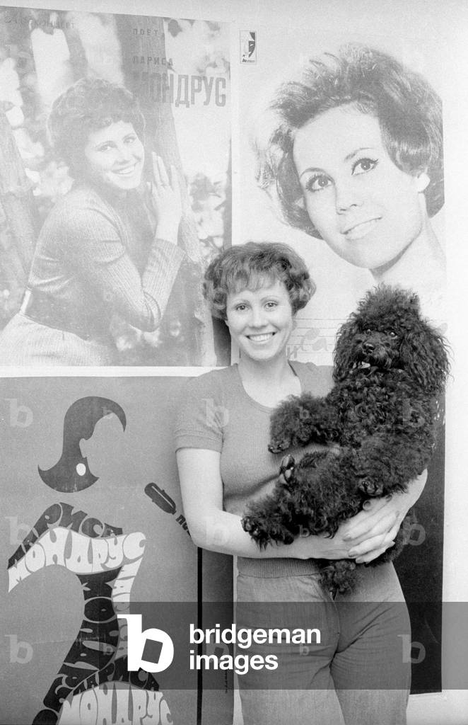 Larisa Mondrus in Munich, 1974 (b/w photo)
