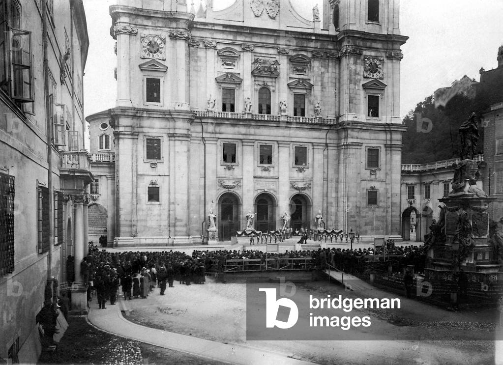 Salzburg pageant: 'Everyman' (b/w photo)