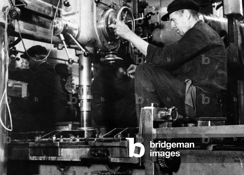 A worker in the arms industry, 1944 (b/w photo)