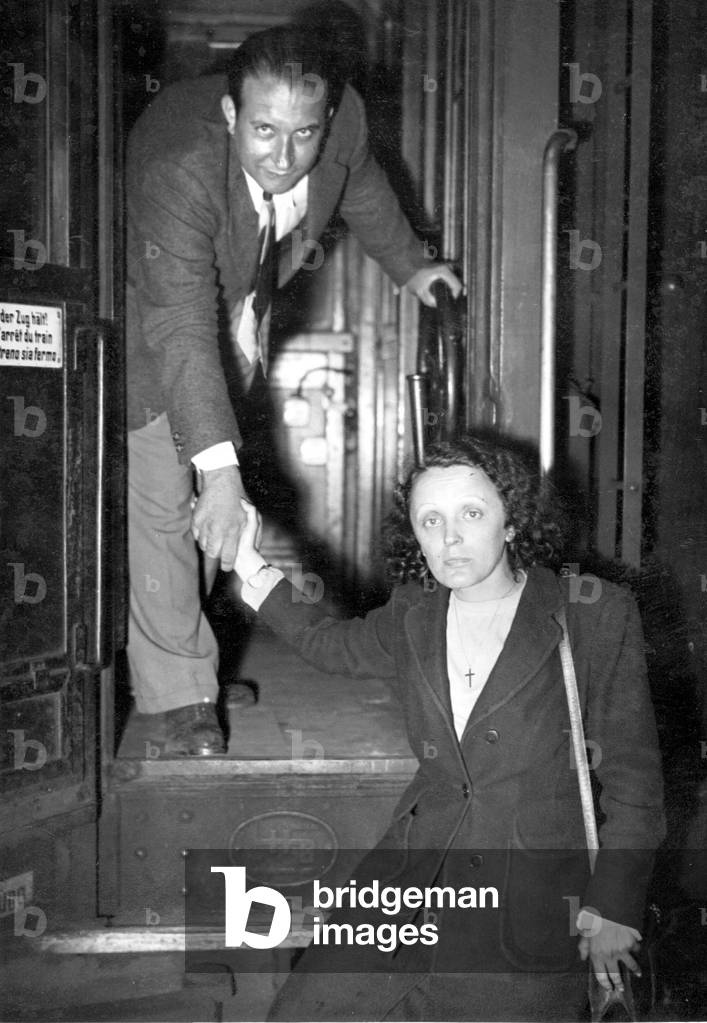 Edith Piaf (b/w photo)