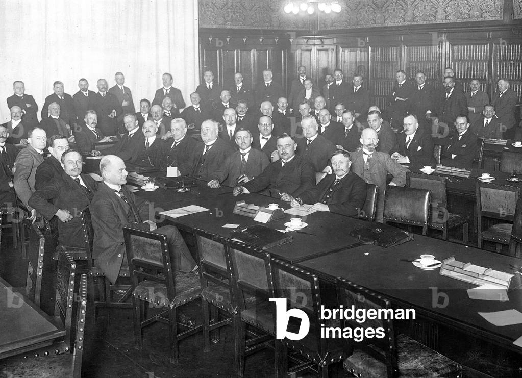 Reichstag fraction of the DNVP, 1924 (b/w photo)