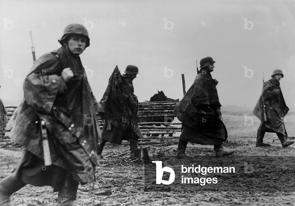 German soldiers on the Eastern Front, 1941 (b/w photo)