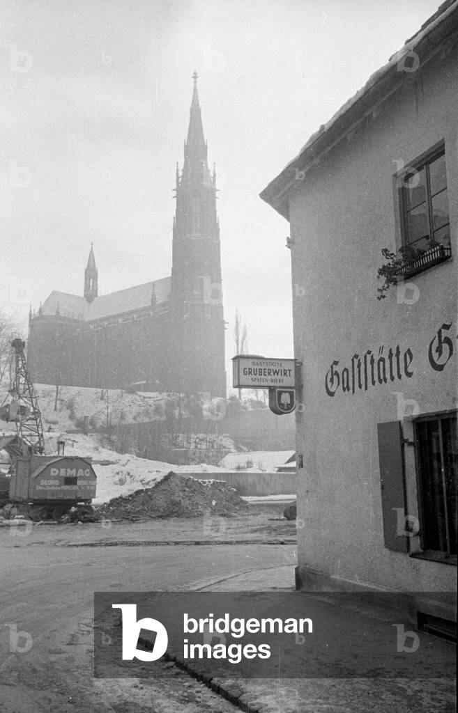 Holy Cross Church in Giesing in winter, 1952 (b/w photo)