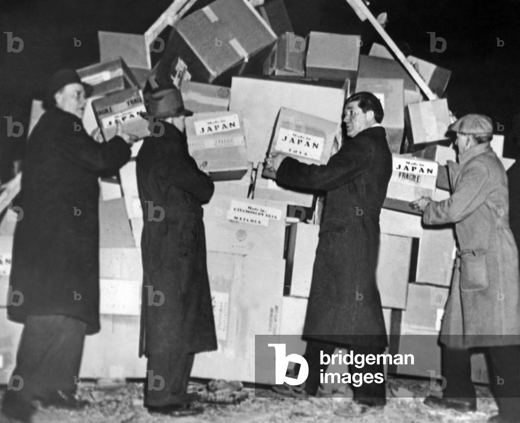 Japanese goods are burned in the USA, 1937 (b/w photo)