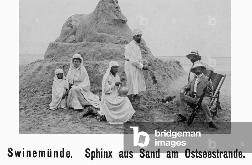 People in front of a Sphinx sand castle on Usedom, 1905