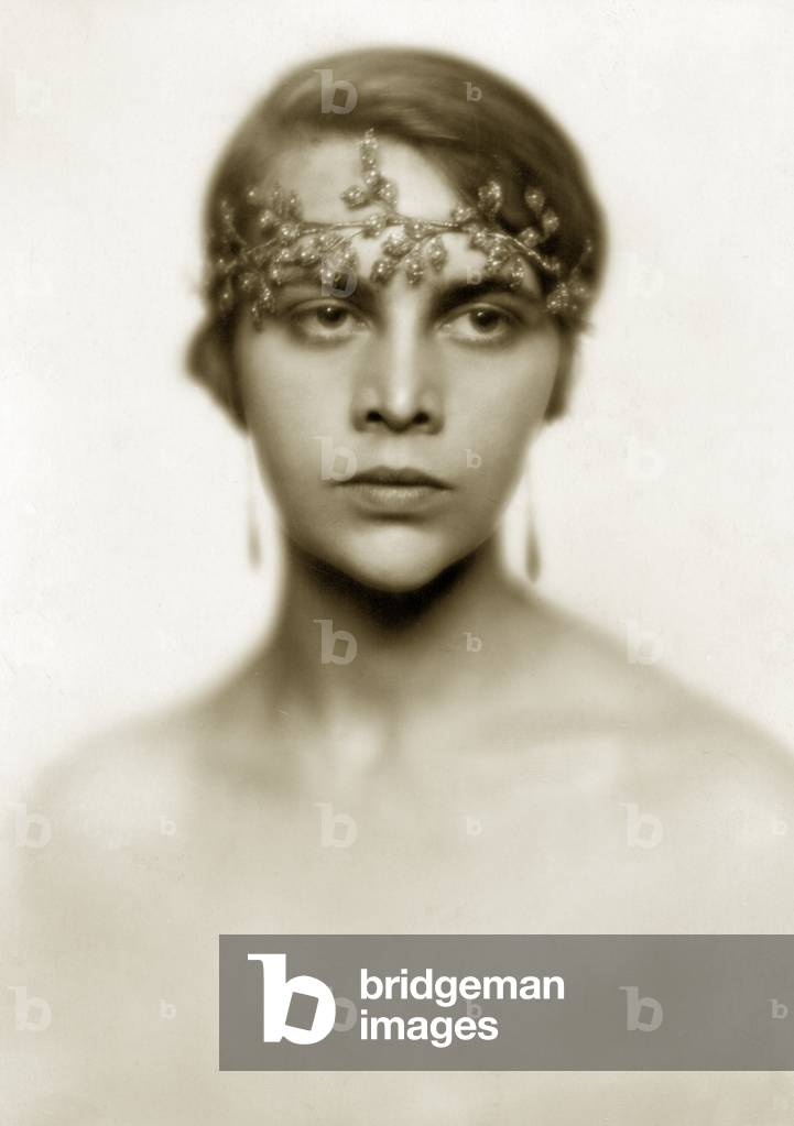 Portrait of a woman, 1928 (b/w photo)