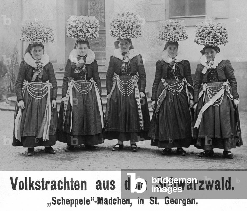Women from the Black Forest in traditional costume, 1911 (b/w photo)