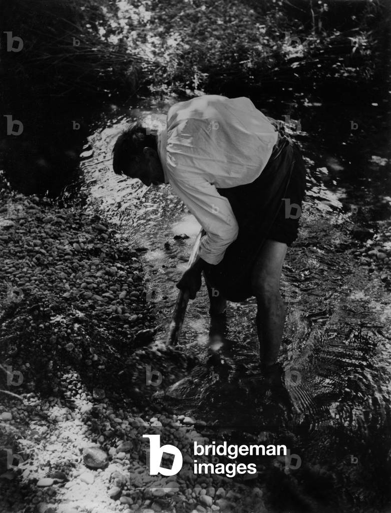 A gold digger in Moosburg (b/w photo)