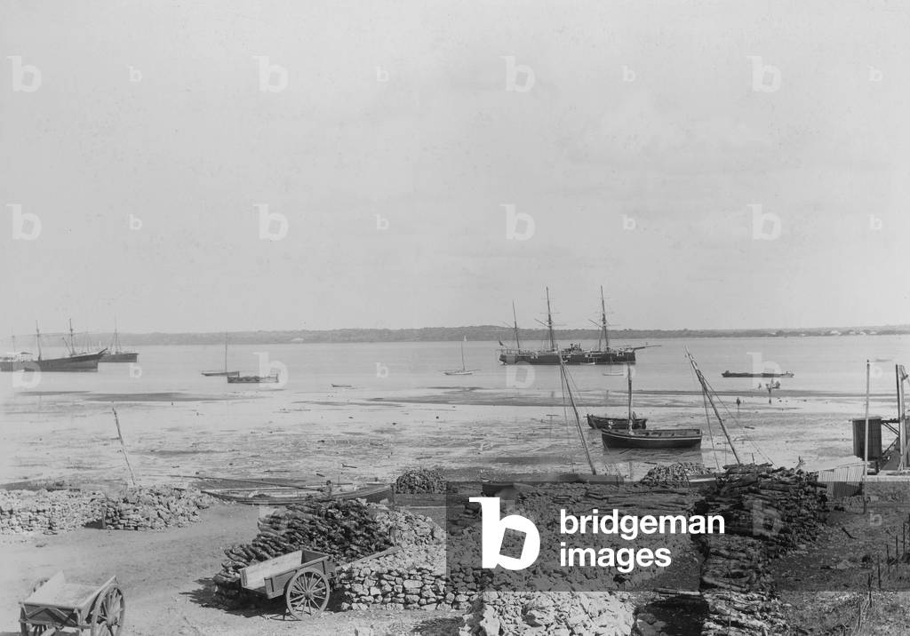 The beach of Lourenco Marques in Mozambique, around 1900