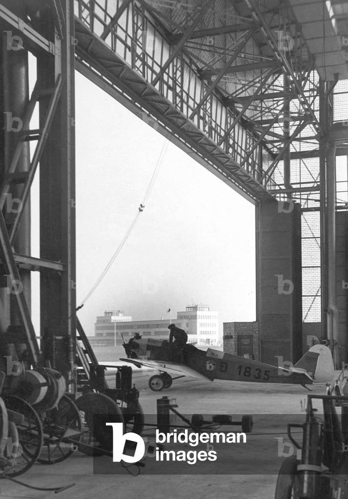 Oberwiesenfeld airport in Munich, 1930 (b/w photo)