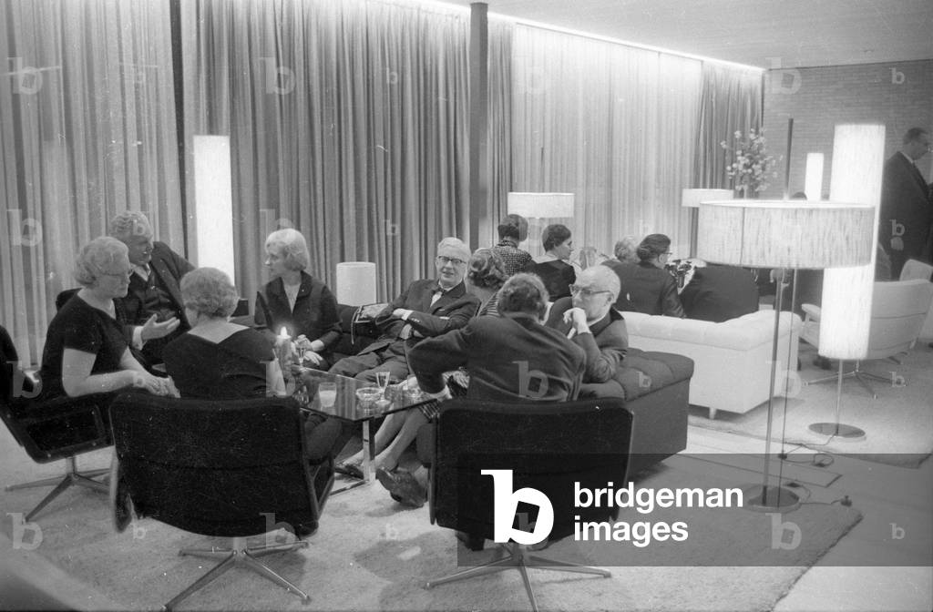 Reception in the Kanzlerbungalow (Chancellor's bungalow), 1964 (b/w photo)