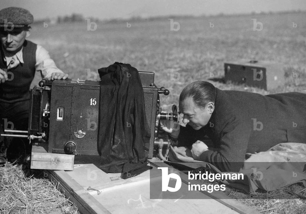 Georg Jacoby behind the camera, 1936 (b/w photo)