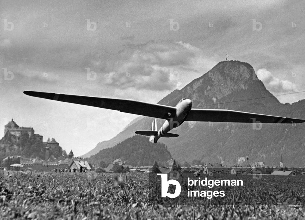 Glider in Kufstein (b/w photo)