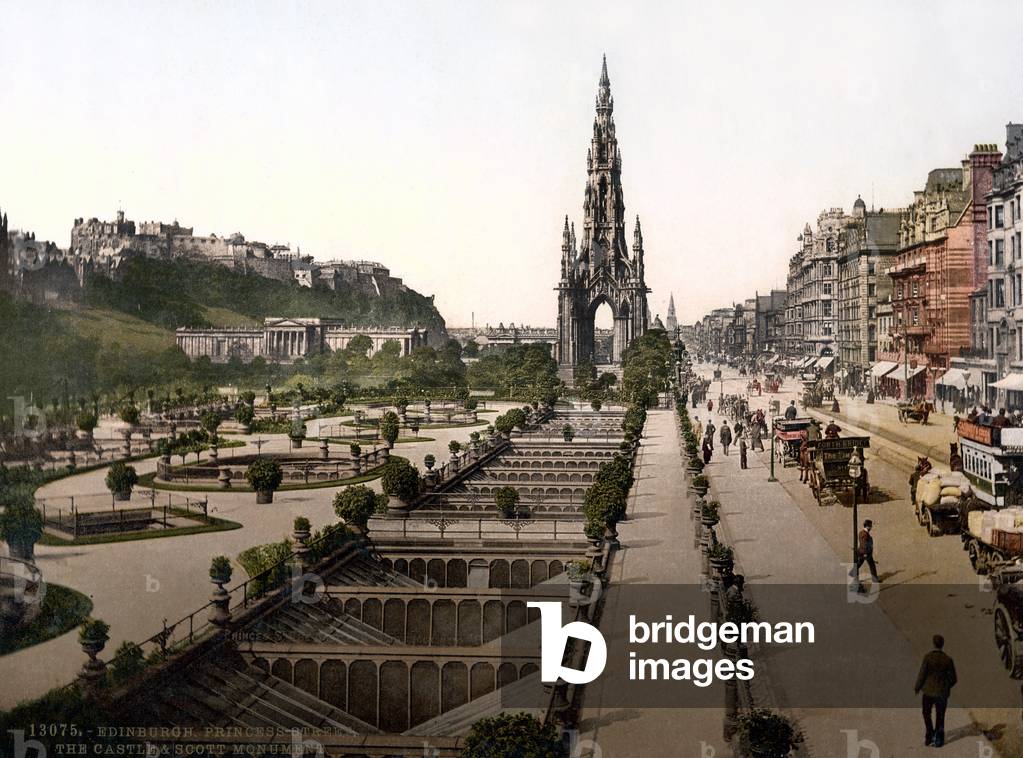 Princes Street in Edinburgh (photo)
