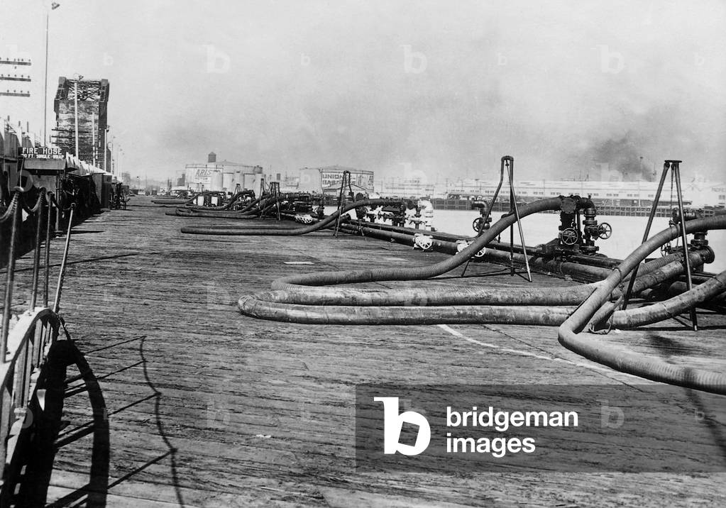 Oil Port of Los Angeles during the Great Depression, 1933 (b/w photo)
