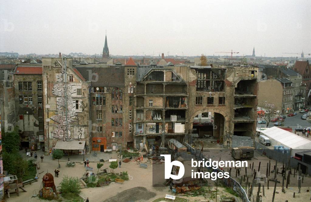 Kunst - und Kulturhaus Tacheles in der Oranienburger Straße in Berlin (photo)