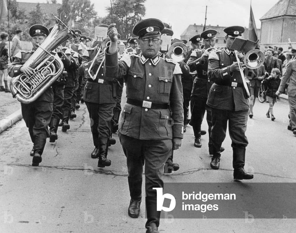 Military band of the NVA (b/w photo)