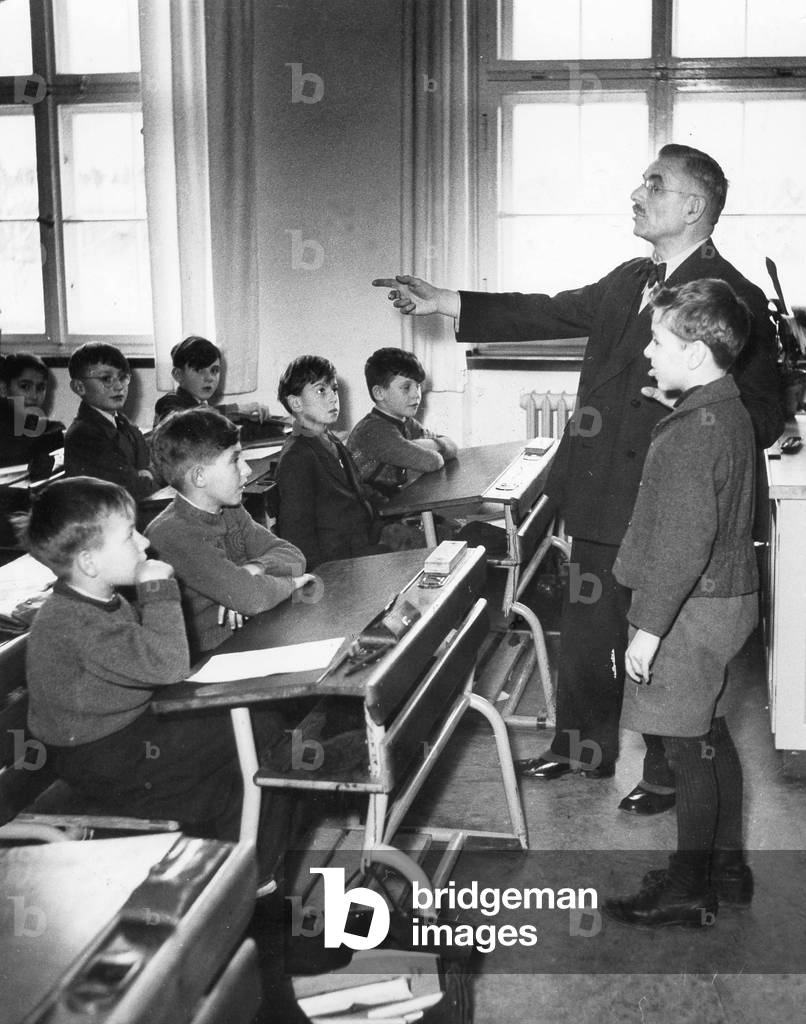 Elementary school class in Bavaria, 1952 (b/w photo)