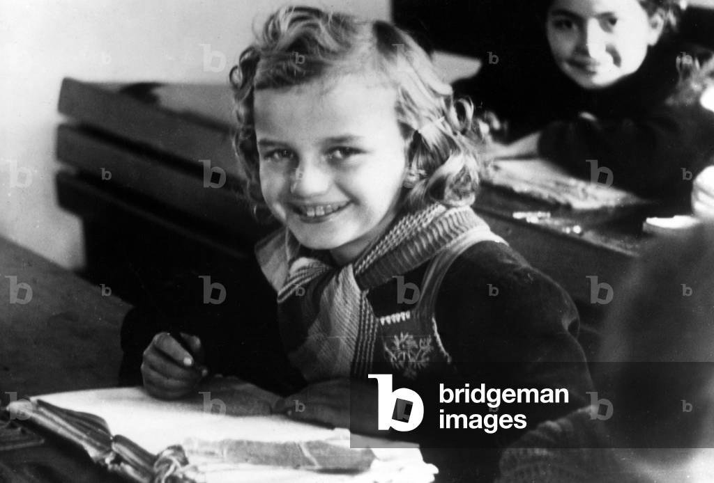 School girl (b/w photo)