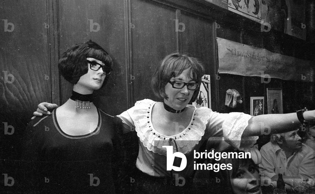 10th anniversary of the Alter Simpl, Munich 1970 (b/w photo)